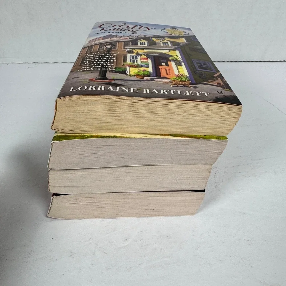 Victoria Square Mystery Lot 4 Lorraine Bartlett A Crafty Killing 2011 Berkley‎